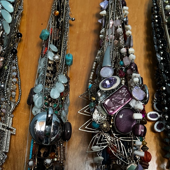 3Lbs of Necklaces Vintage to now . All wearable. ‼️A few bundles available ‼️ - Picture 5 of 11